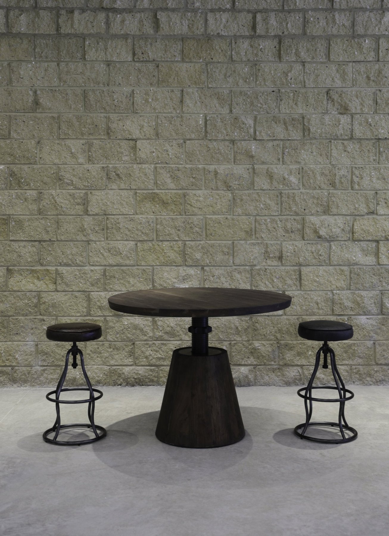 Bronx Bistro Crank Table > 48" Diameter / 30" to 42" High