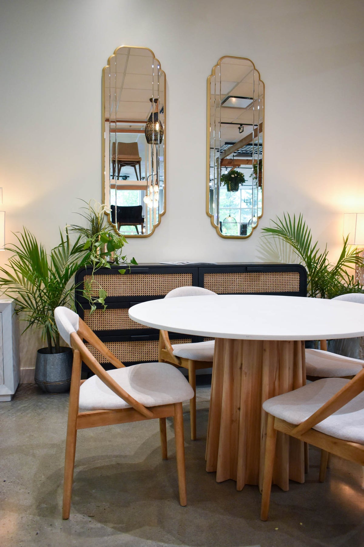 Sculpture Round Dining Table - 47"